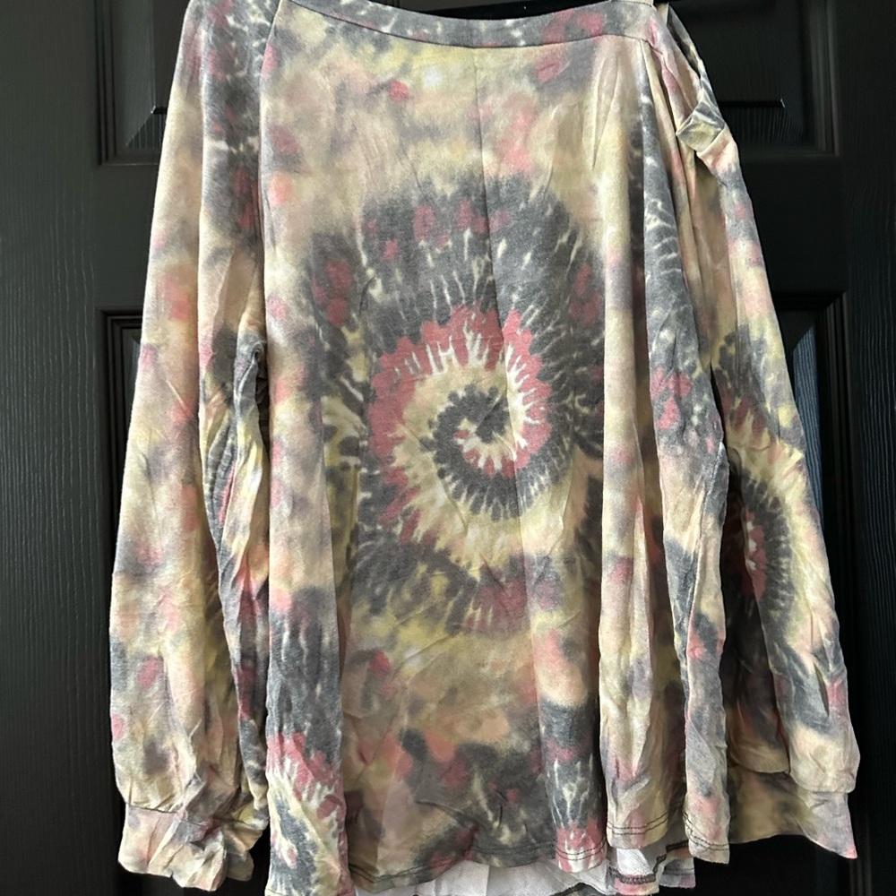 Tie-Dye Long Sleeve Blouse